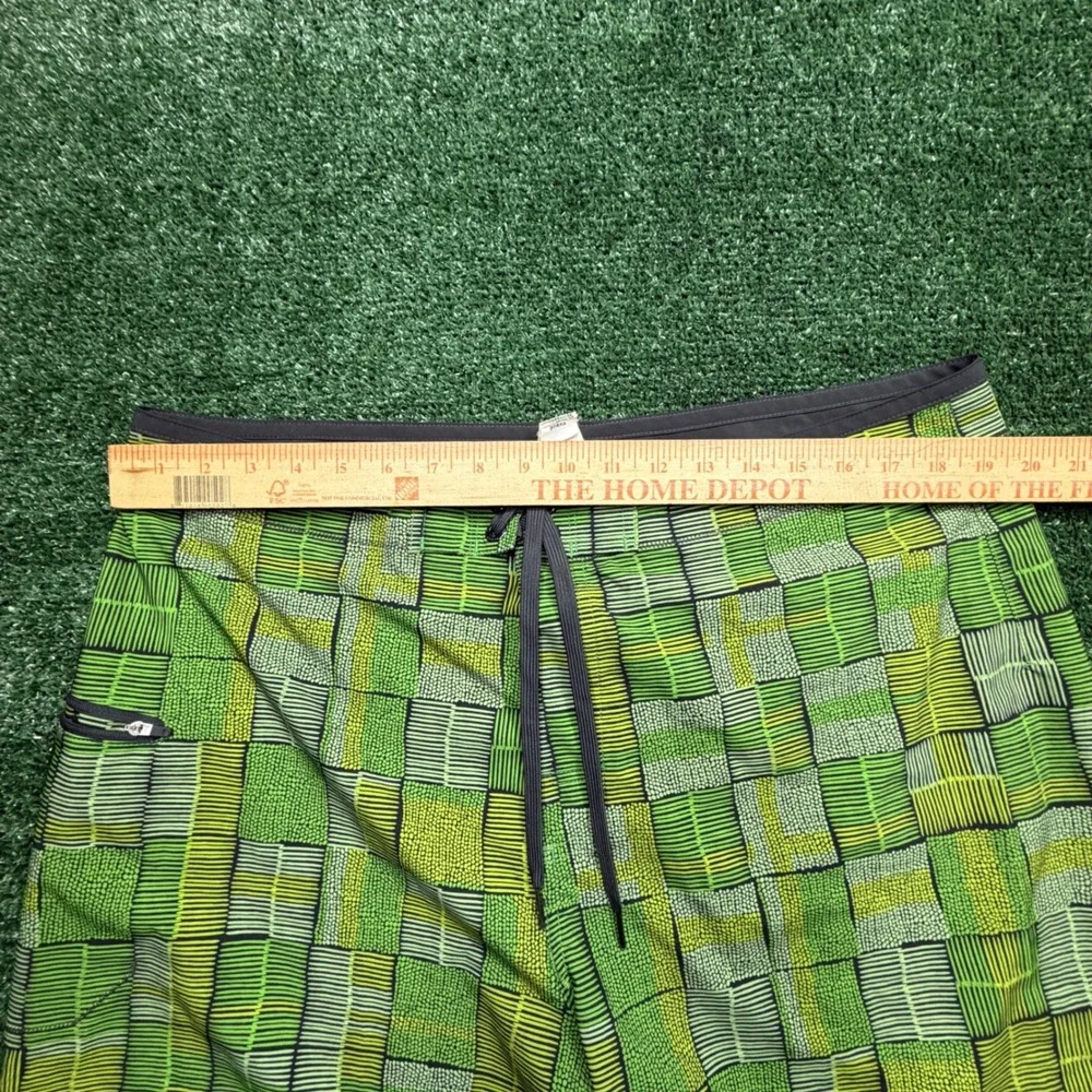 SURFER Mens Board Shorts Size 38 Green Yellow Geometric UPF 50 Swim Trunks Y2K